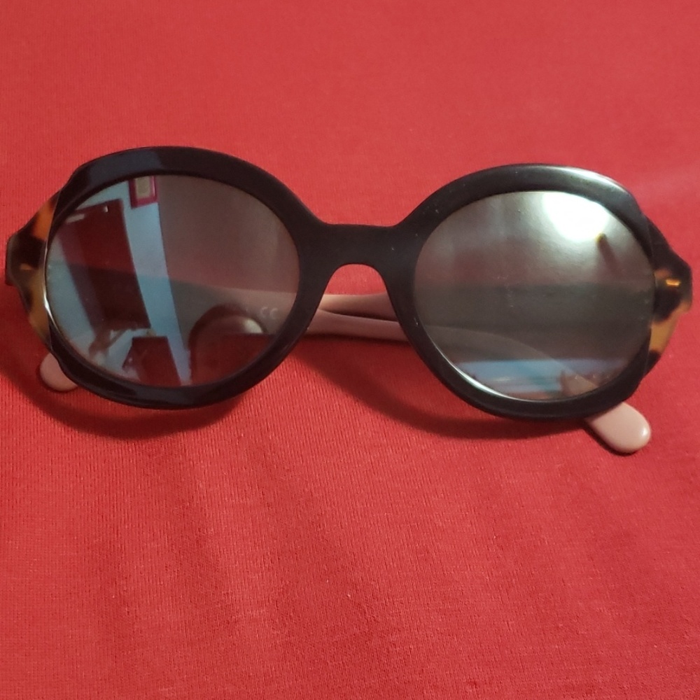 💯Auth.Prada sunnies*MAKE AN OFFER*